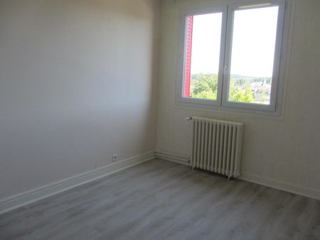 Location Appartement 4 pièces 71m² USSEL 19200 - Photo 3