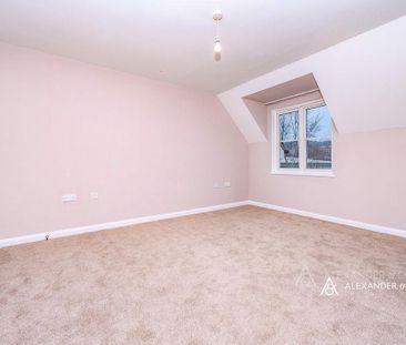 3 bedroom flat to rent - Photo 4
