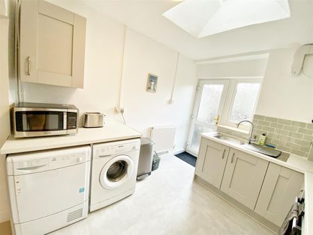 Room For Rent New Park Terrace, Pontypridd - Photo 4