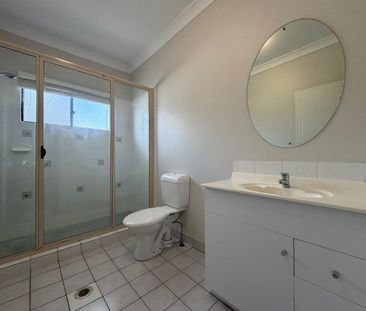 3 BEDROOM TOWNHOUSE IN GATED COMMUNITY + SOLAR + COMPLEX POOL! - Photo 6