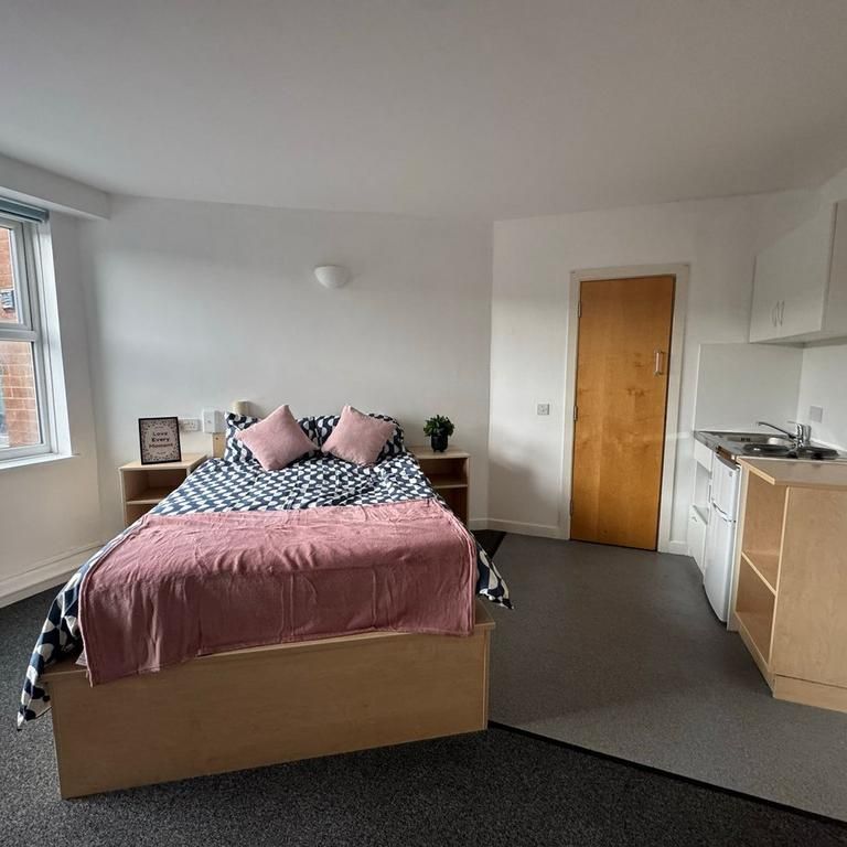 Studio to rent - Photo 1