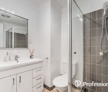 Charming 2-Bedroom Cottage in Wembley! - Photo 3