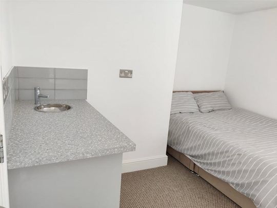 1 bedroom property to rent - Photo 1