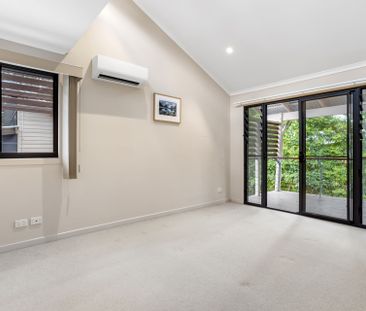 Leafy Bardon Boutique Townhouse Retreat - Photo 6