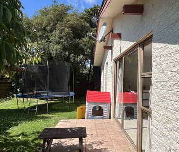 Private Back‑Section Home Close to Town - Photo 5