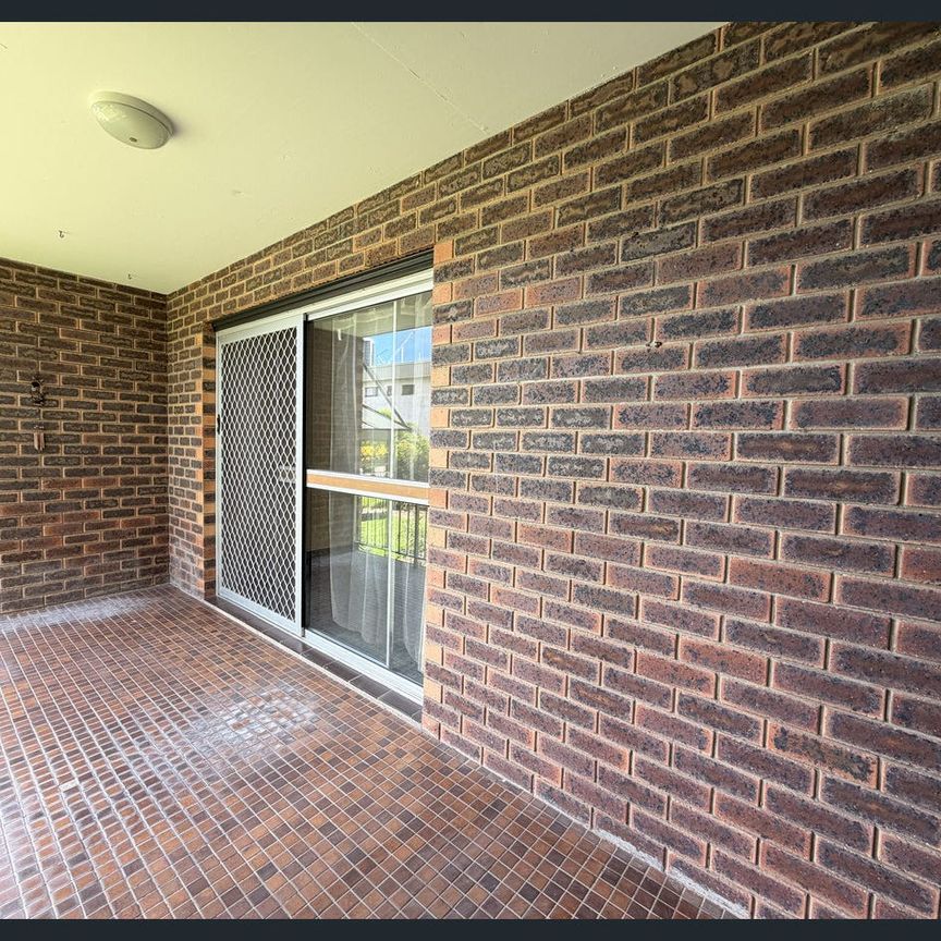 Great Unit in a Central Southport Location – Pool in Complex! - Photo 1