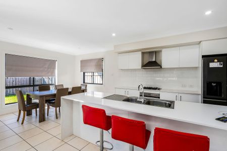 Modern Double-Storey Family Home for Rent in the Gables !! - Photo 5