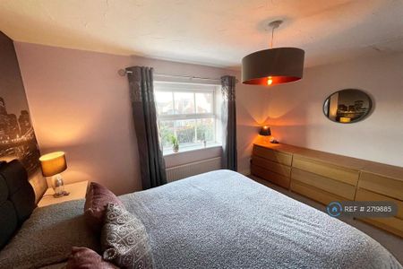 2 bedroom semi-detached house to rent - Photo 4