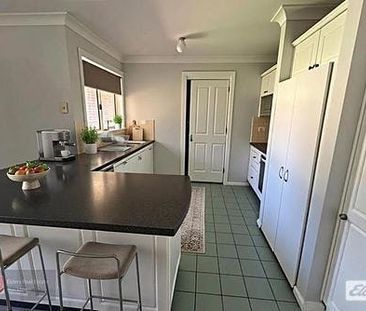 Spacious 3 bedroom duplex in the heart of the hills - Photo 4