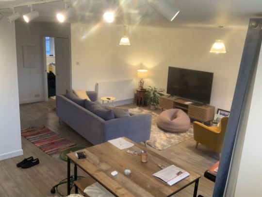 2 Bed Maisonette, Romulus Court, TW8 - Photo 1