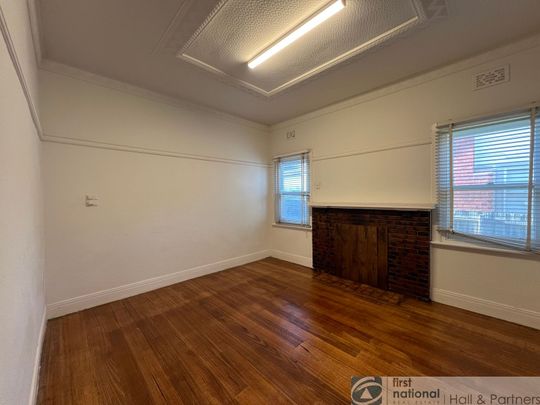 Prime Location! - Photo 1