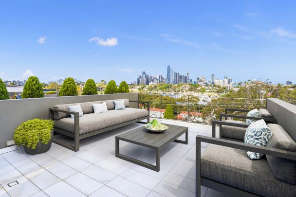 Exceptional Designer Residence in Prestigious Birchgrove Setting - Photo 1