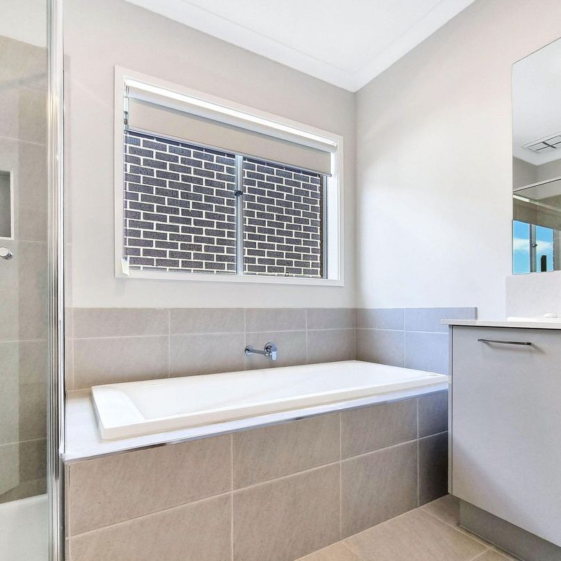 Family Home in Tarneit - Photo 1