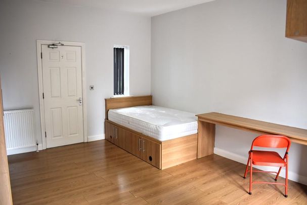5 bedroom townhouse to rent - Photo 1
