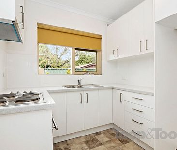 Charming Unit with Lock-Up Garage & Private Garden - Photo 4