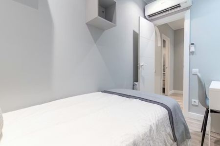 Carrer de Prats de Molló, Barcelona, Catalonia 08021 - Photo 3