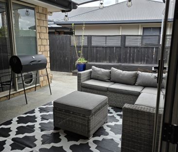 SPACIOUS FOUR-BEDROOM HOME WITH AMPLE PARKING - Photo 5