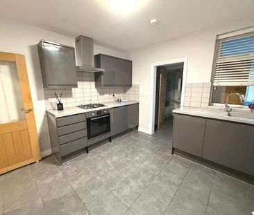 Terraced House to rent on - Photo 3