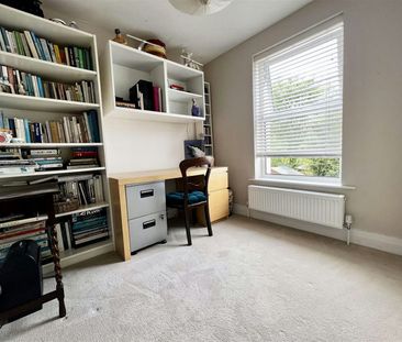 Semi-detached house to rent on - Photo 4