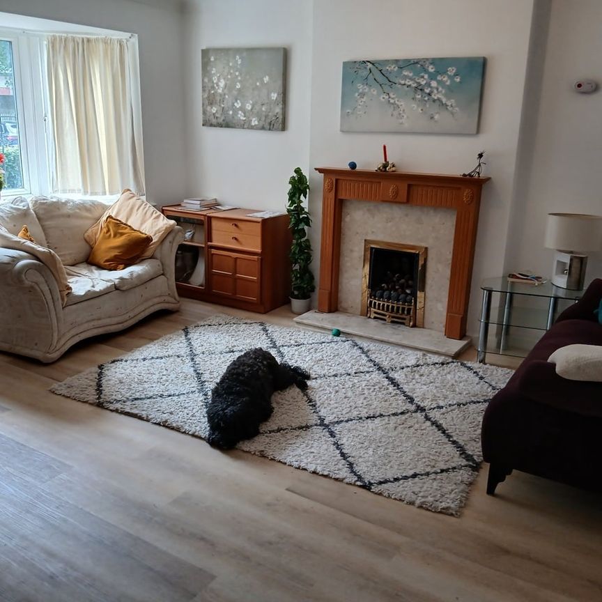 3 Bed Terraced House, Windsor Court, LS13 - Photo 1