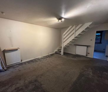 2 bedroom end of terrace house to rent - Photo 2