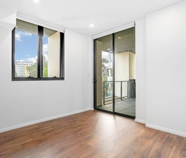Spacious, Bright & Oversized - Photo 1