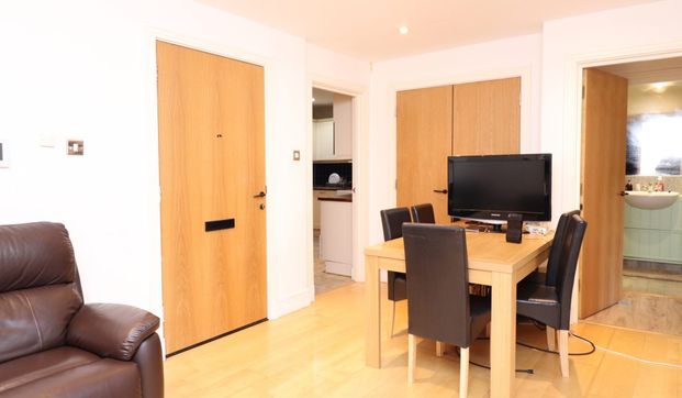 Millennium Drive, Isle of Dogs, London E14 - Photo 1