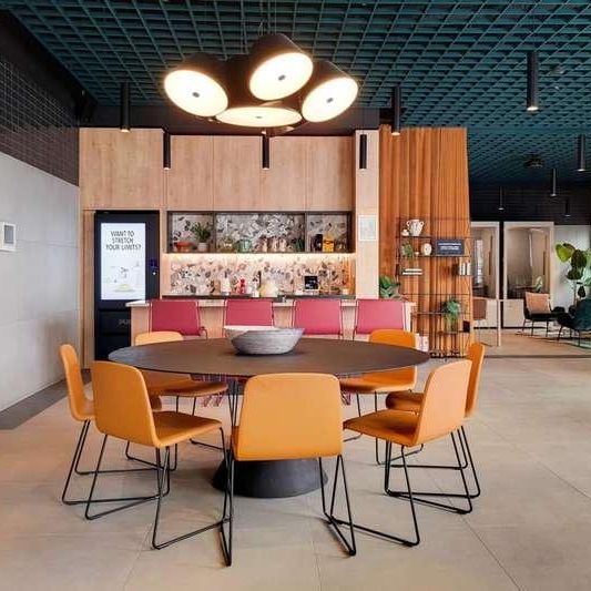 Uncle Southall, Ealing, UB2 - Photo 1