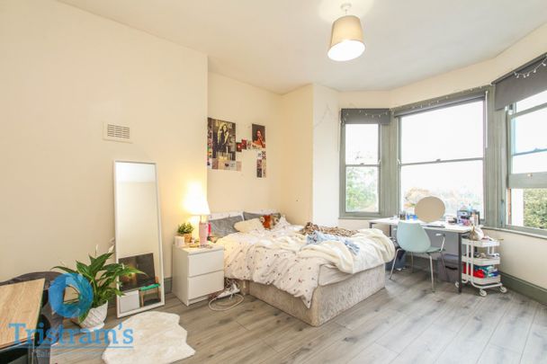 8 bed Semi-Detached House for Rent - Photo 1