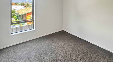 Near-New & Easy-Care - Photo 3