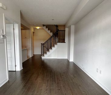 For Lease - 194 Vantage Loop Street, Newmarket, Ontario - Photo 2