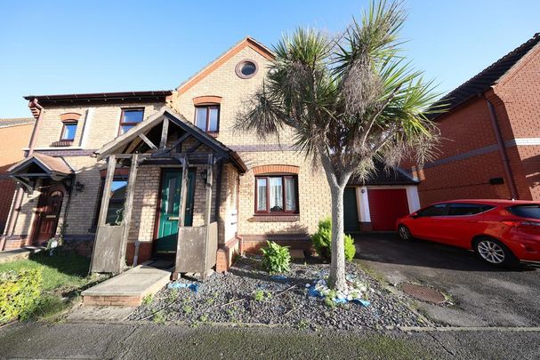 3 bedroom semi-detached house to rent - Photo 1