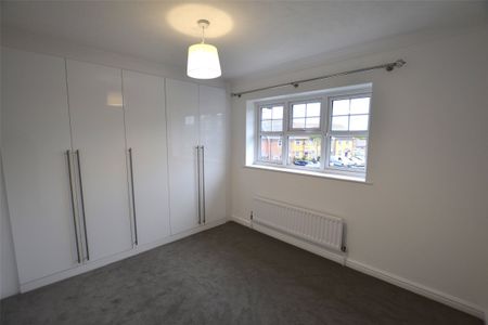 Bakers Gardens, Carshalton, Surrey, SM5 - Photo 4