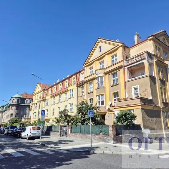 P6 Hradčany, ul. Na valech, světlý zař. byt 2 + 1 + šatna, balkon, 78 m - Фото 1