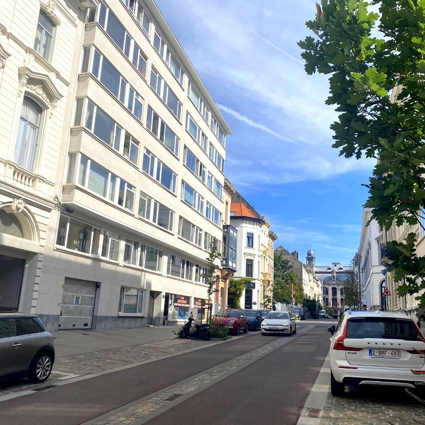 - GENT - Karaktervol appartement met twee slaapkamers en bureau - Foto 1