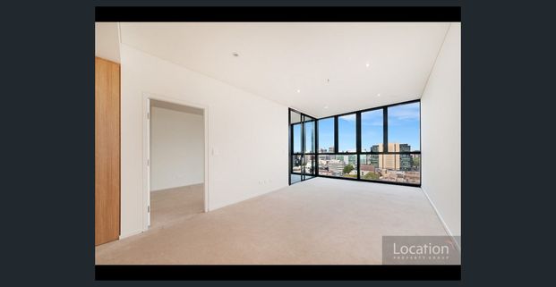 V by Crown One Bedroom Plus Study Modern Apartment - Photo 1