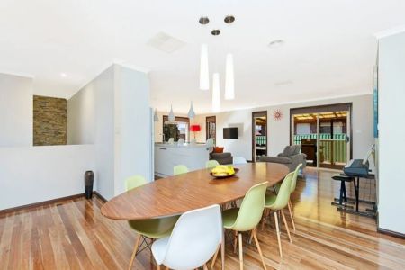 Beautifully Appointed Home in a Peaceful Cul de Sac, Perfect for Families and Entertainers - Photo 5