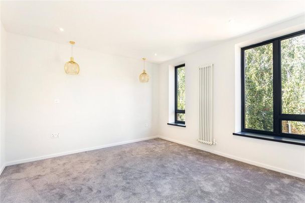 4 bedroom semi-detached house to rent - Photo 1