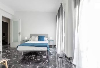 Calle Periodista Azzati, Valencia, Valencian Community 46002