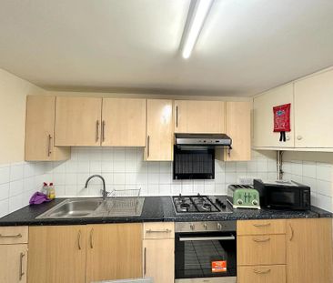 5 bedroom terraced house to rent - Photo 4