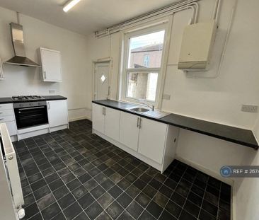 2 bedroom terraced house to rent - Photo 3