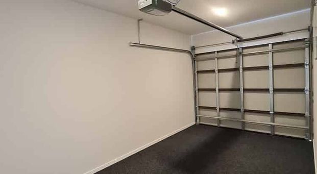 3 Bedroom 2 Bathroom Townhouse - Photo 1