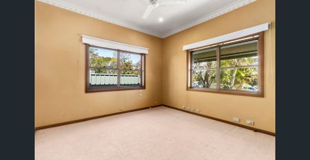 Charming Cottage-Style Home - 6 Month Lease - Photo 3