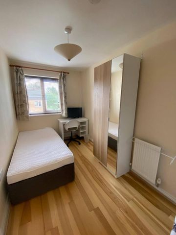 4 bedroom semi-detached house to rent - Photo 4