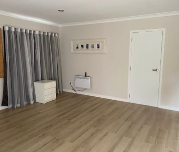 Gorgeous two bedroom unit - Photo 4
