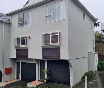 City Townhouse with garage - Photo 2