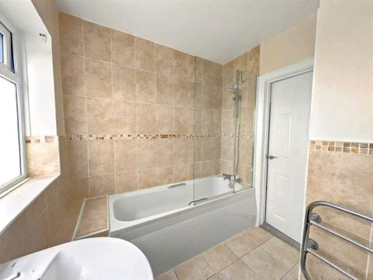 Esher Road, Hersham Village - Photo 1