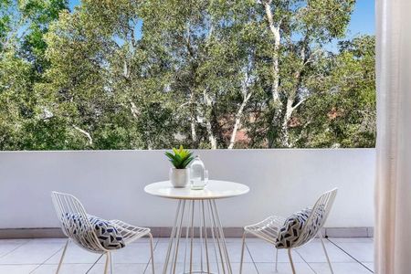 Stylishly Renovated Two Bedroom Coastal Retreat - Photo 5