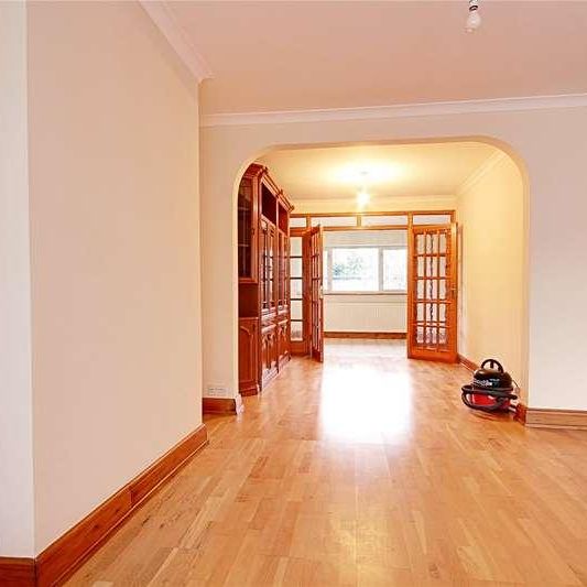 Albany Park Avenue, Enfield, Middlesex, EN3 - Photo 1