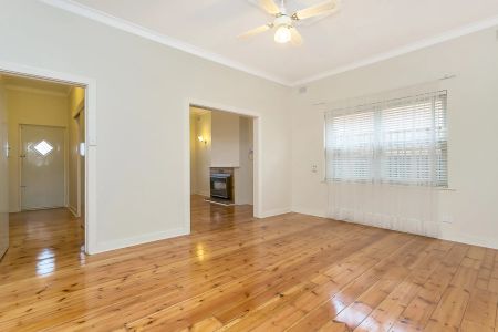 Well maintained four bedroom generous family living - Photo 3